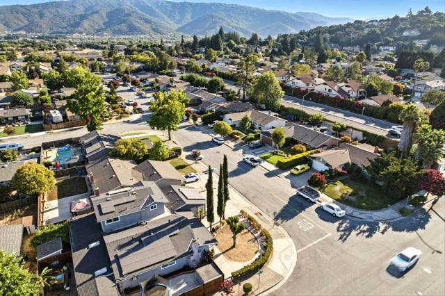 1297 Chesbro Way, Gilroy CA: https://media.crmls.org/mediaz/eee75bb2-f00d-4440-b18d-64cd7cbc3fa3.jpg