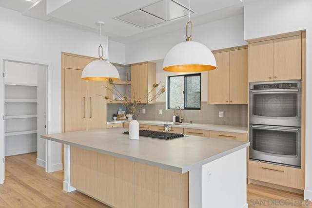 1826 Galveston St, San Diego CA: https://media.crmls.org/mediaz/eee7a6b0-a3e2-4089-9fa3-1657ecd796eb.jpg