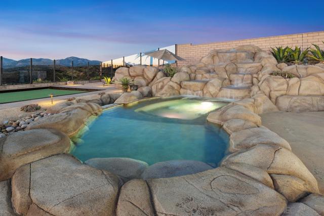 15674 Via Santa Pradera, San Diego CA: https://media.crmls.org/mediaz/eee7c934-bc44-40bb-86f7-dd5b2b1f876d.jpg
