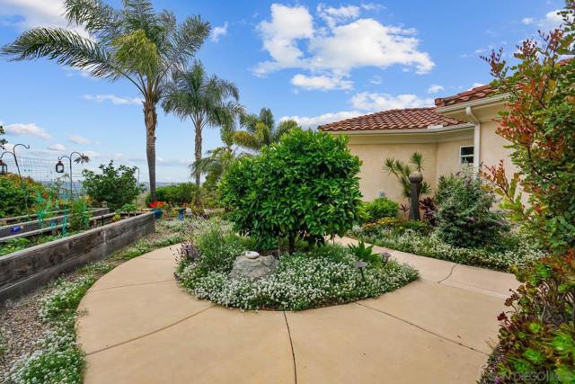 2224 Dos Lomas, Fallbrook CA: https://media.crmls.org/mediaz/eee7fc4c-4379-43c6-926b-236185ae220b.jpg