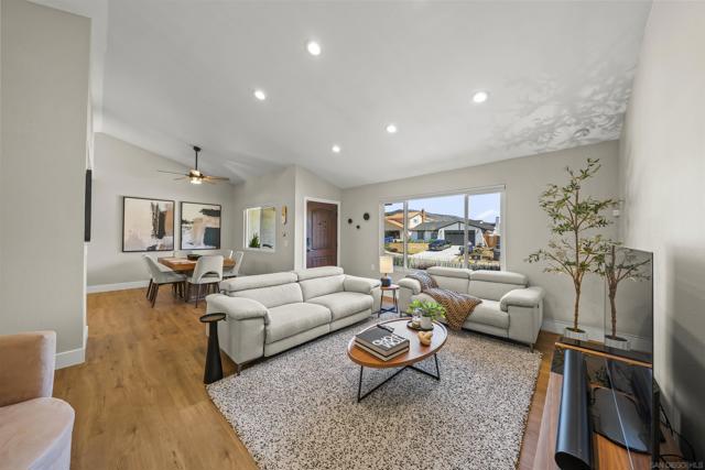 9480 Avenida Acero, Spring Valley CA: https://media.crmls.org/mediaz/eee847cf-15d9-486d-a904-7b1f6f22ca7a.jpg
