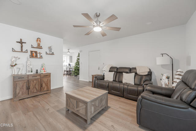 Detail Gallery Image 6 of 17 For 8801 Willis Ave #60,  Los Angeles,  CA 91402 - 3 Beds | 2 Baths