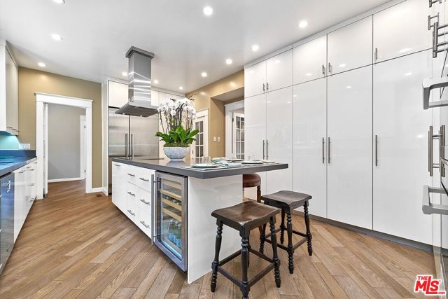 136 Fremont Place, Los Angeles CA: https://media.crmls.org/mediaz/eee8c4cc-6327-45fc-aa0b-09b91650aa10.jpg