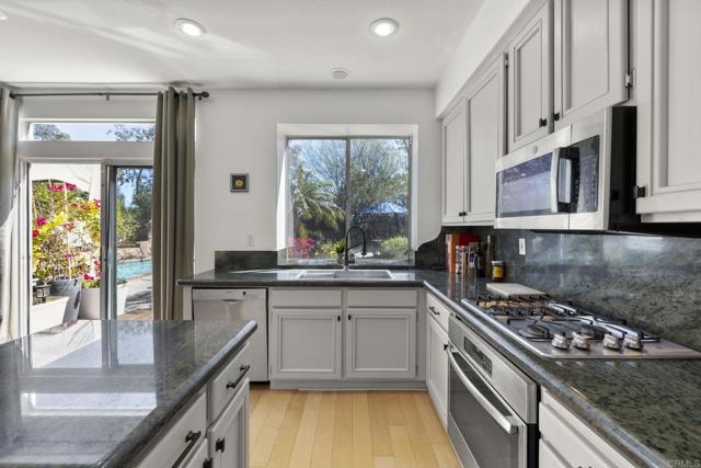 Detail Gallery Image 17 of 45 For 32147 Corte Florecita, Temecula,  CA 92592 - 5 Beds | 3 Baths