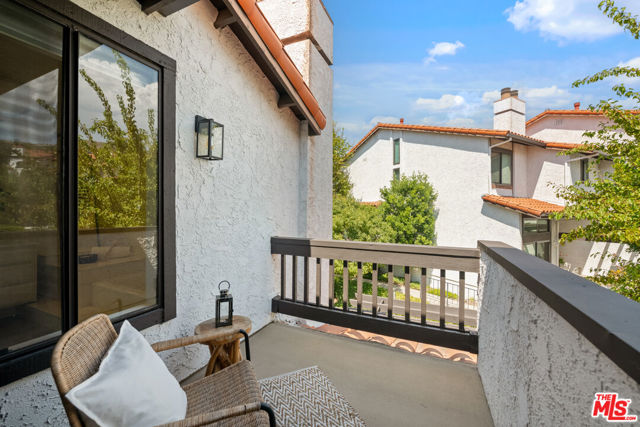 1553 Michael Lane, Pacific Palisades CA: https://media.crmls.org/mediaz/eee91802-df4d-446a-ba17-c90fd2529f87.jpg