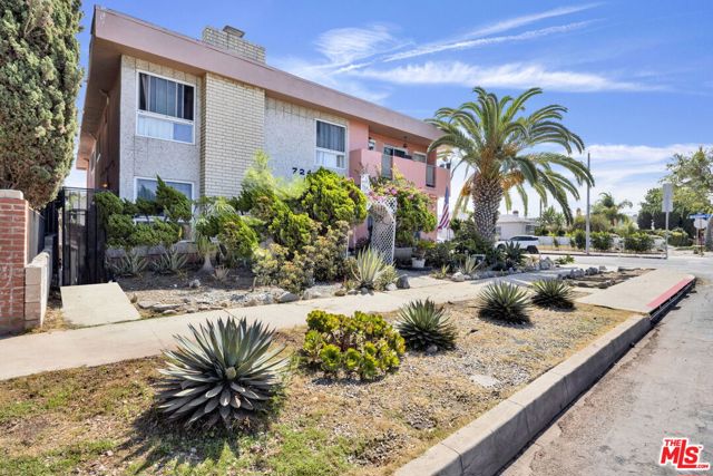 724 S Flower Street, Inglewood CA: https://media.crmls.org/mediaz/eeea003e-0841-4fa7-9c35-cbe5f2f51f73.jpg