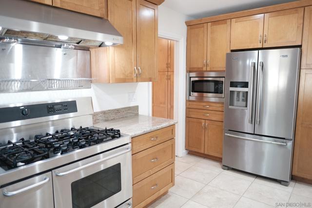 2345 Alta Vista Dr, Vista CA: https://media.crmls.org/mediaz/eeeaef0c-ebe6-46ef-97b2-335f6bebc39a.jpg