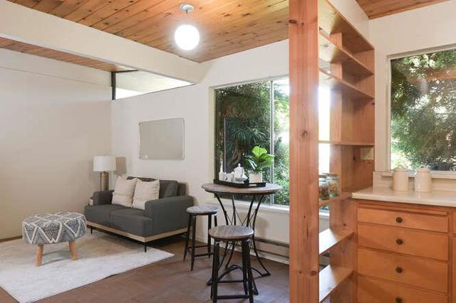 812 San Francisco Court, Stanford CA: https://media.crmls.org/mediaz/eeeb4227-51fb-4203-aef8-d4c7342bb934.jpg