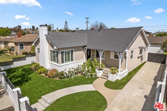 6130 Flores Avenue, Los Angeles CA: https://media.crmls.org/mediaz/eeeb46ec-8989-4289-8180-15edabbf0f3e.jpg