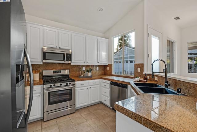 6424 Altamar Cir., Livermore CA: https://media.crmls.org/mediaz/eeeb7015-4817-49ac-9cbd-a7be5812f1d9.jpg