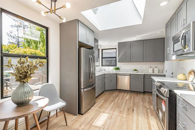 928 Peggy Lane, Menlo Park CA: https://media.crmls.org/mediaz/eeeba12a-75b8-49ec-8334-e4511fa662d9.jpg