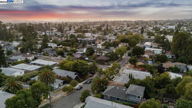 4418 Virginia Ave, Oakland CA: https://media.crmls.org/mediaz/eeebb057-b166-4f4e-9ac4-1c787655573a.jpg