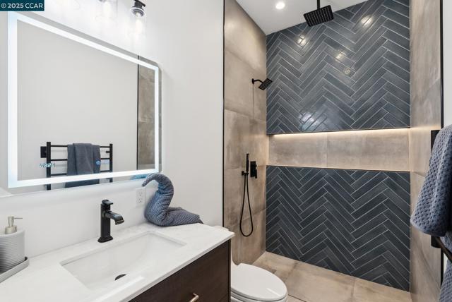 17 Julianne Ct, Walnut Creek CA: https://media.crmls.org/mediaz/eeebd582-1e6d-4b15-878a-09b83d25c08e.jpg