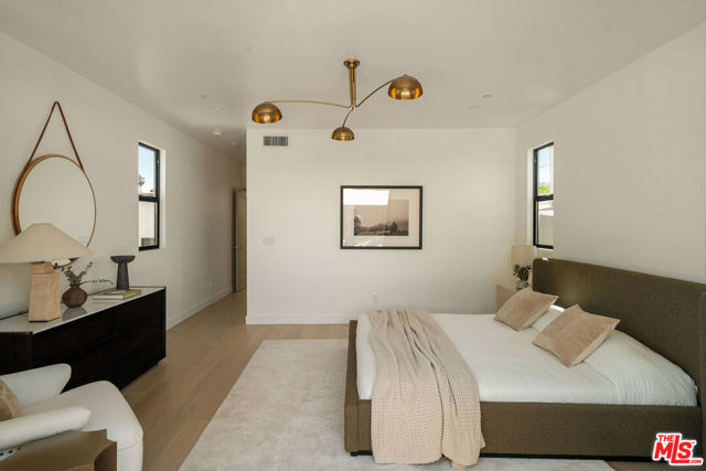 3923 Revere Avenue, Los Angeles CA: https://media.crmls.org/mediaz/eeec5315-c8c4-4626-89fb-03871c639636.jpg