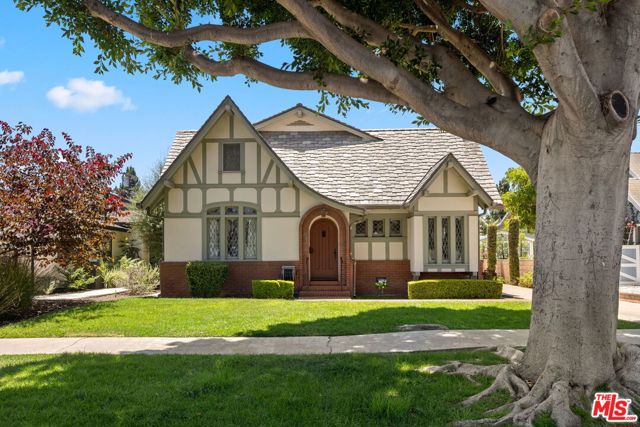 4155 Madison Avenue, Culver City CA: https://media.crmls.org/mediaz/eeec8c3e-36e2-481f-8d22-cb42e3ef66e6.jpg