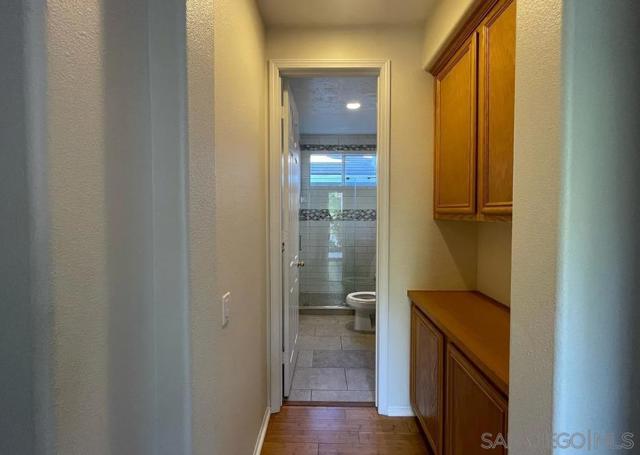 1863 Almagro Ln, Escondido CA: https://media.crmls.org/mediaz/eeecf8e8-9aba-4963-a6e3-c157fee4aa71.jpg