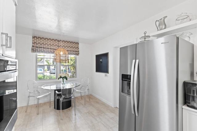 2061 Oakley Avenue, Menlo Park CA: https://media.crmls.org/mediaz/eeed4002-49fc-4178-bc25-e2f0ef282070.jpg