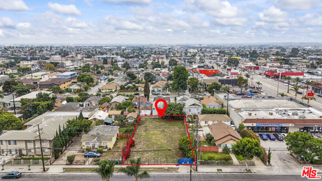 316 E Hardy Street, Inglewood CA: https://media.crmls.org/mediaz/eeed62c4-89fd-4bc6-a5ef-c8892a81d732.jpg