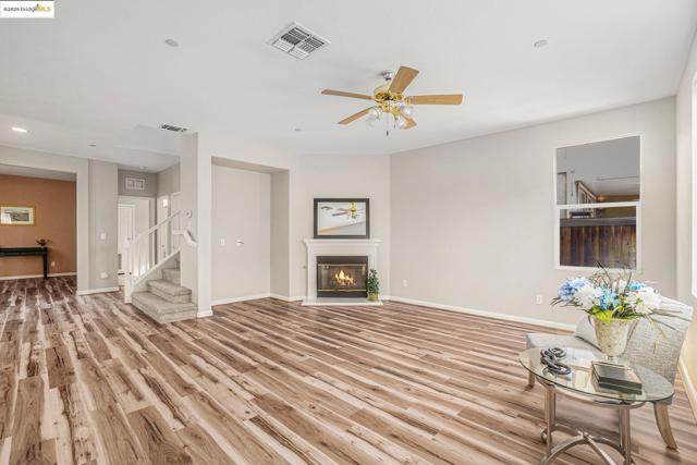 1008 Finn Way, Brentwood CA: https://media.crmls.org/mediaz/eeee40f8-c610-4060-8652-e5b48a814e8e.jpg
