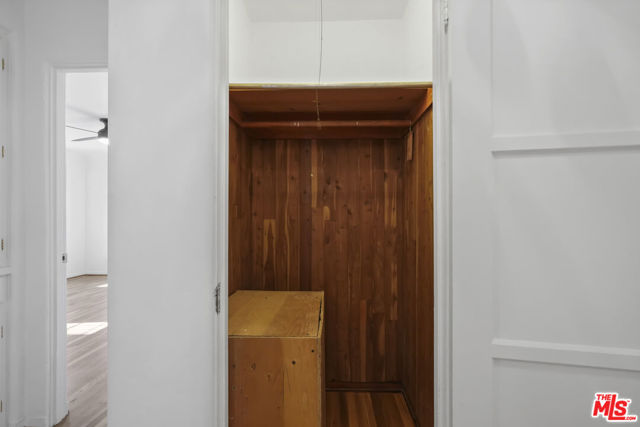 1143 S Rimpau Boulevard, Los Angeles CA: https://media.crmls.org/mediaz/eeee4570-bef1-4f8f-9d55-3e0ebbb12aab.jpg