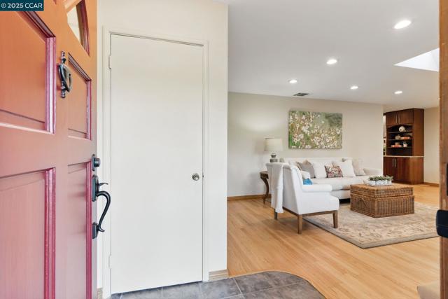 15 Ardmore Ct, Pleasant Hill CA: https://media.crmls.org/mediaz/eeee7a5a-a6d0-4be4-add5-6718c9d7401b.jpg
