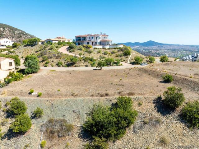 17928 El Brazo, Rancho Santa Fe CA: https://media.crmls.org/mediaz/eeef306c-b25a-415e-915f-a8cee9b24074.jpg