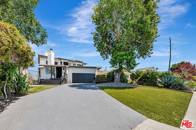 1148 Turquoise Street, San Diego CA: https://media.crmls.org/mediaz/eeef7835-4dc7-4ada-82ee-3177451d94b3.jpg