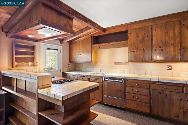 37 La Madronal, Orinda CA: https://media.crmls.org/mediaz/eef0c6d5-a6cc-4398-8bbb-a9e3fc2a8e5a.jpg