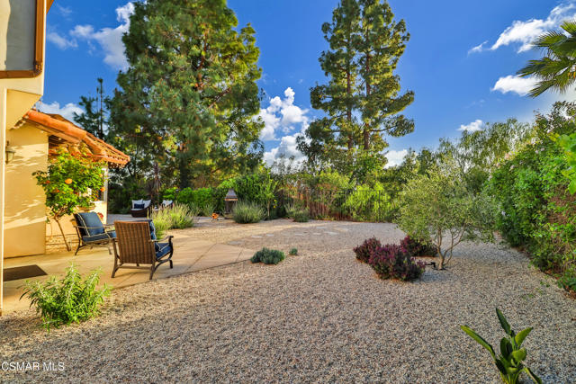 2328 Otono Circle, Thousand Oaks CA: https://media.crmls.org/mediaz/eef0d3e5-d4e5-4b12-8911-ce8613132081.jpg