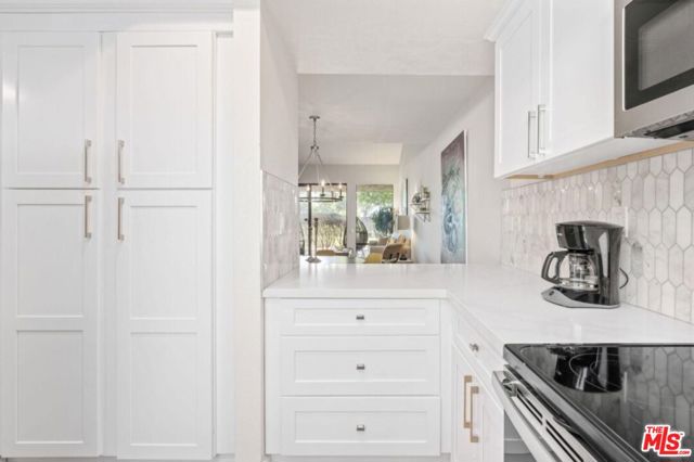 1931 Paseo Raqueta, Palm Springs CA: https://media.crmls.org/mediaz/eef19a5f-84d5-4f13-b5da-3ad182b9f435.jpg