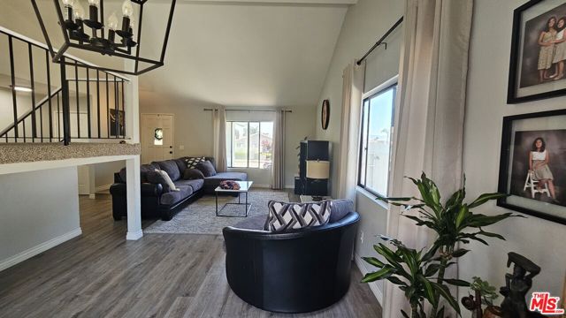 7024 Laurel Place, Highland CA: https://media.crmls.org/mediaz/eef1b2b3-0ff8-4d19-bdbc-2cf6b462549e.jpg