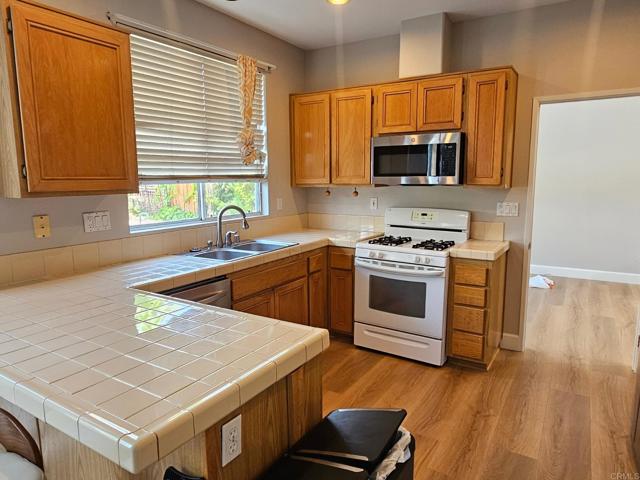 Detail Gallery Image 5 of 14 For 11080 Ivy Hill Dr, San Diego,  CA 92131 - 3 Beds | 2/1 Baths