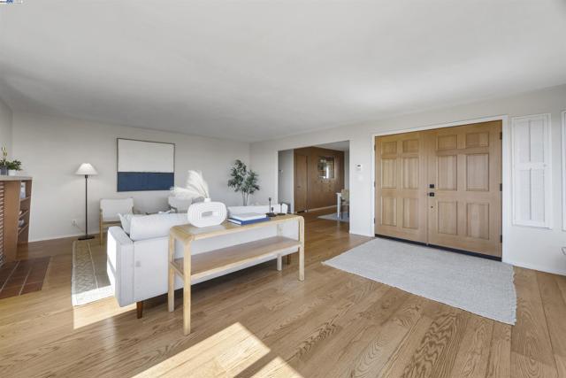1748 Wesley Ave, El Cerrito CA: https://media.crmls.org/mediaz/eef29998-0cf2-4315-a698-efc23a7c9ed4.jpg