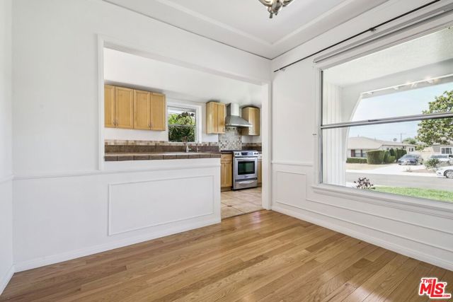 8150 Kenyon Avenue, Los Angeles CA: https://media.crmls.org/mediaz/eef2d86d-5169-479d-970a-ba4b021209d2.jpg