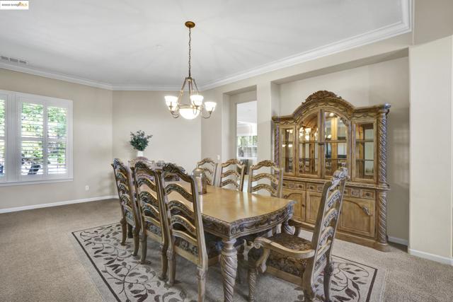 1117 Teal Ct, Brentwood CA: https://media.crmls.org/mediaz/eef337ac-ee9d-4527-b18d-747fd2548f3c.jpg