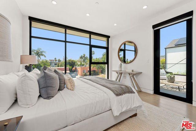 818 N Curson Avenue, Los Angeles CA: https://media.crmls.org/mediaz/eef3c3ad-3c52-4502-993c-5c68a08722e2.jpg