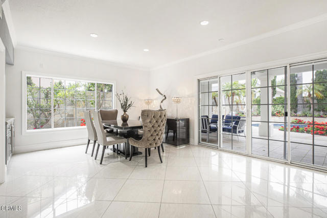 8857 Bluffdale Dr, Sun Valley CA: https://media.crmls.org/mediaz/eef46a7f-3013-453f-827b-5e3fc777ab48.jpg