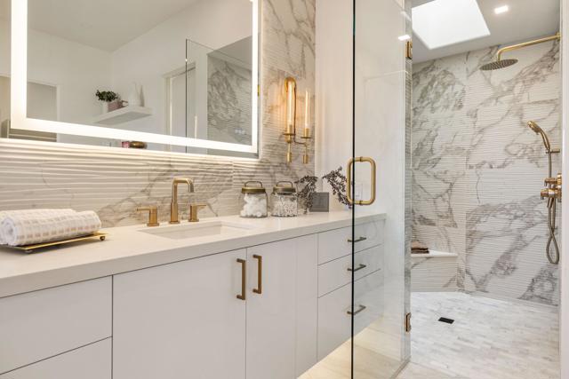 9 Regency Drive, Rancho Mirage CA: https://media.crmls.org/mediaz/eef4b14e-ce40-46e8-b08d-eee8f770521b.jpg