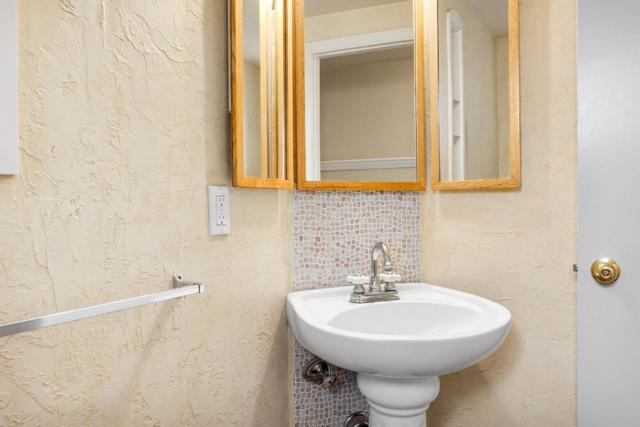 232 Peninsula Drive, Marina CA: https://media.crmls.org/mediaz/eef4e740-86ab-438e-99dd-14e1f653d1ac.jpg