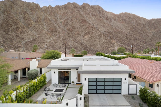 52085 Avenida Cortez, La Quinta CA: https://media.crmls.org/mediaz/eef52f16-958f-4353-b2b6-74f6ca962bba.jpg
