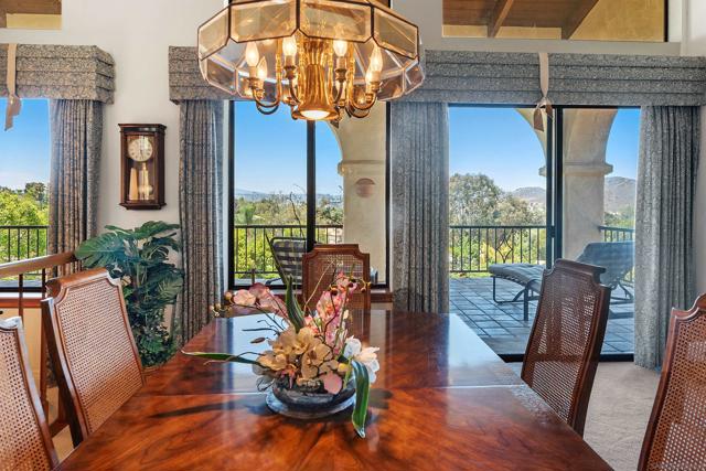 12982 Polvera Ct, San Diego CA: https://media.crmls.org/mediaz/eef557b4-8ebc-4a7f-8ef0-bacc669060a8.jpg