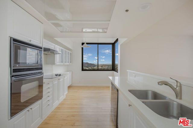 345 Pioneer Drive, 1805 photo 14