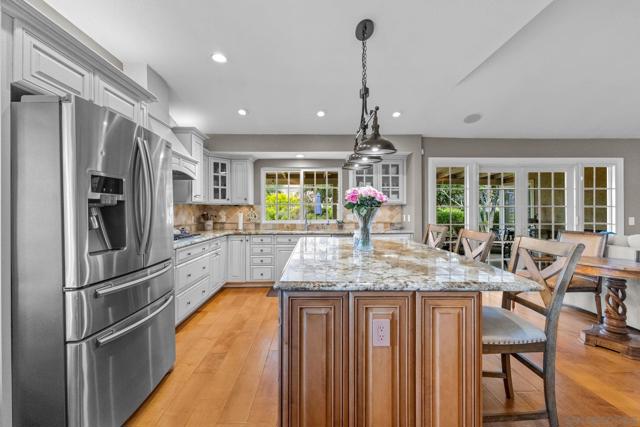 3445 Lomas Serenas Dr, Escondido CA: https://media.crmls.org/mediaz/eef5c960-3cf2-424f-9896-e5e49af50778.jpg