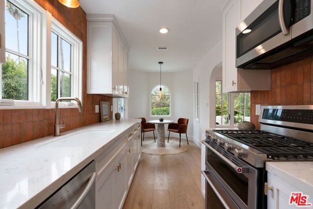 3864 3rd Avenue, Los Angeles CA: https://media.crmls.org/mediaz/eef62c63-93db-4aa5-ae27-140f46399fa3.jpg