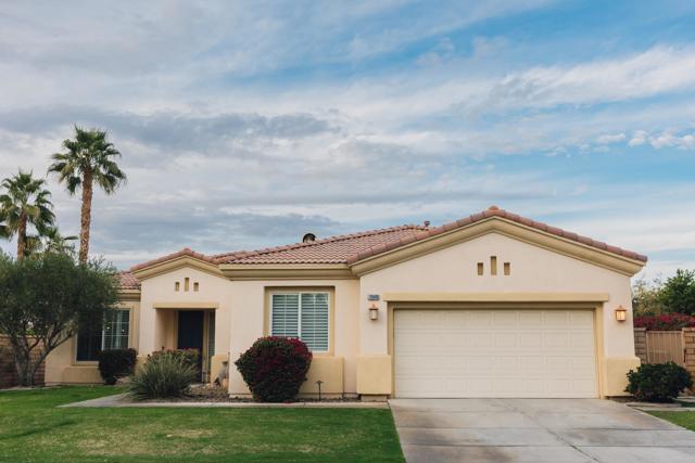 79846 Amora Drive, La Quinta CA: https://media.crmls.org/mediaz/eef62fde-5d05-4b2d-91d8-3c8765d23f68.jpg