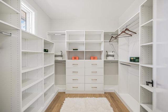 980 Lucky Avenue, Menlo Park CA: https://media.crmls.org/mediaz/eef676de-3296-49b2-bbd7-8524a83cf306.jpg
