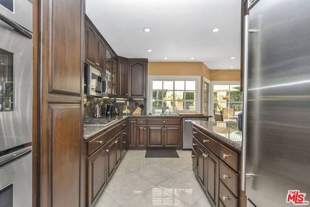 10329 Melvin Avenue, Porter Ranch CA: https://media.crmls.org/mediaz/eef6e2e2-2d01-4c76-9194-c0929d6924c5.jpg
