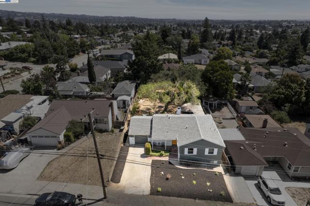 4859 Seaview Ave, Castro Valley CA: https://media.crmls.org/mediaz/eef6f6b5-886d-41dc-aa31-92ec6a502dbd.jpg