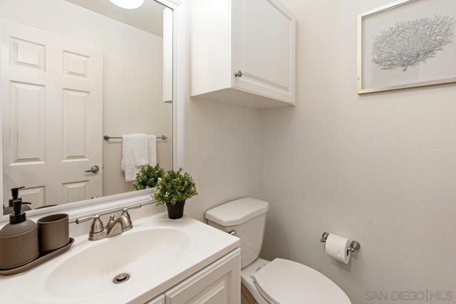 8619 Via Mallorca, La Jolla CA: https://media.crmls.org/mediaz/eef736ff-2999-4886-b562-463a6f293029.jpg