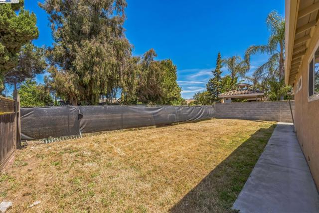 1849 Sherman Dr, Union City CA: https://media.crmls.org/mediaz/eef77c8e-b0fa-48aa-bd25-274f329a8d6b.jpg